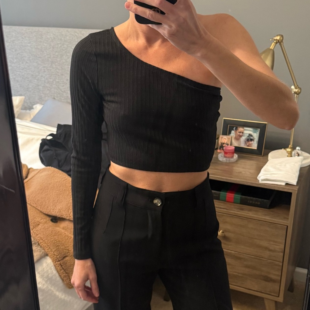 Forever 21 Ribbed One-Shoulder Crop Top